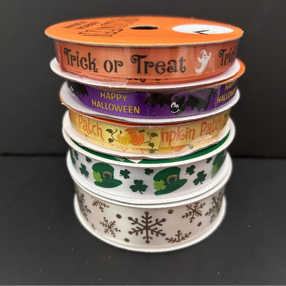 Lot of 5 rolls of ribbons (Halloween, St. Patrick Day, pumpkin, snowflake..)